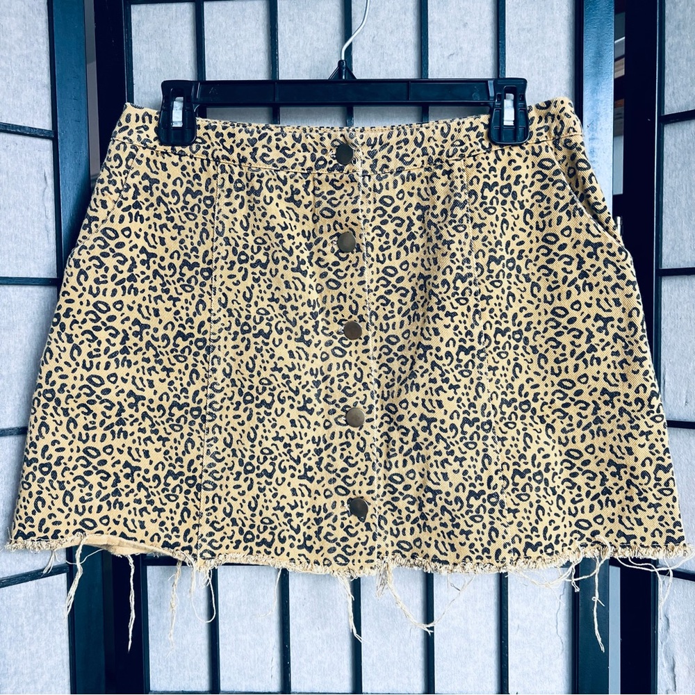 Ídem Ditto leopard print button mini skirt sz L